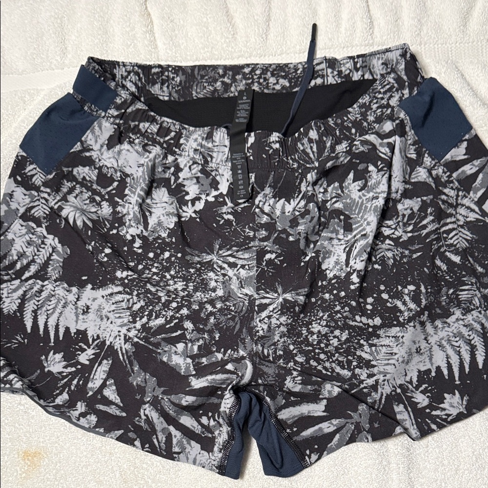 lululemon athletica Black and Gray Patterned Athletic Shorts w/liner